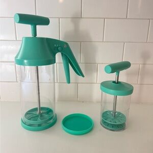 Pampered Chef No Mess batter Mix and Dispense & whipped Cream Maker